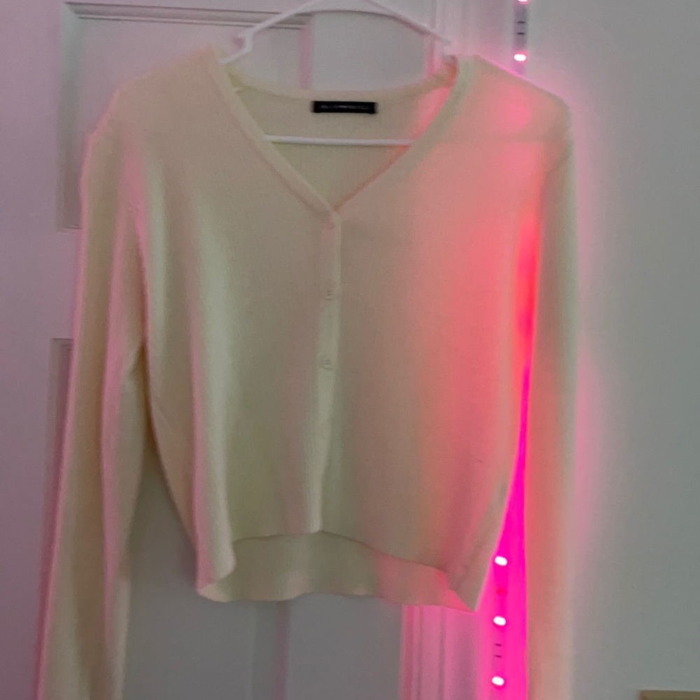 cream brandy melville crop top